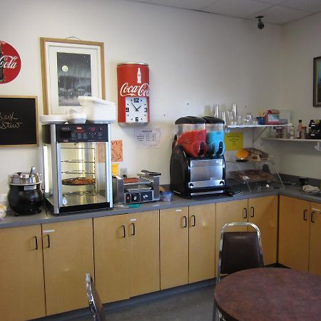 Nisutlin Trading Post Motel Teslin ภายนอก รูปภาพ