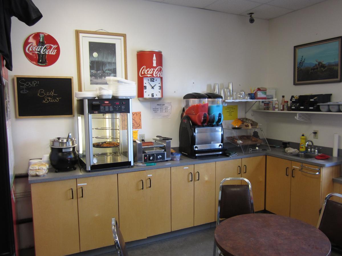 Nisutlin Trading Post Motel Teslin ภายนอก รูปภาพ