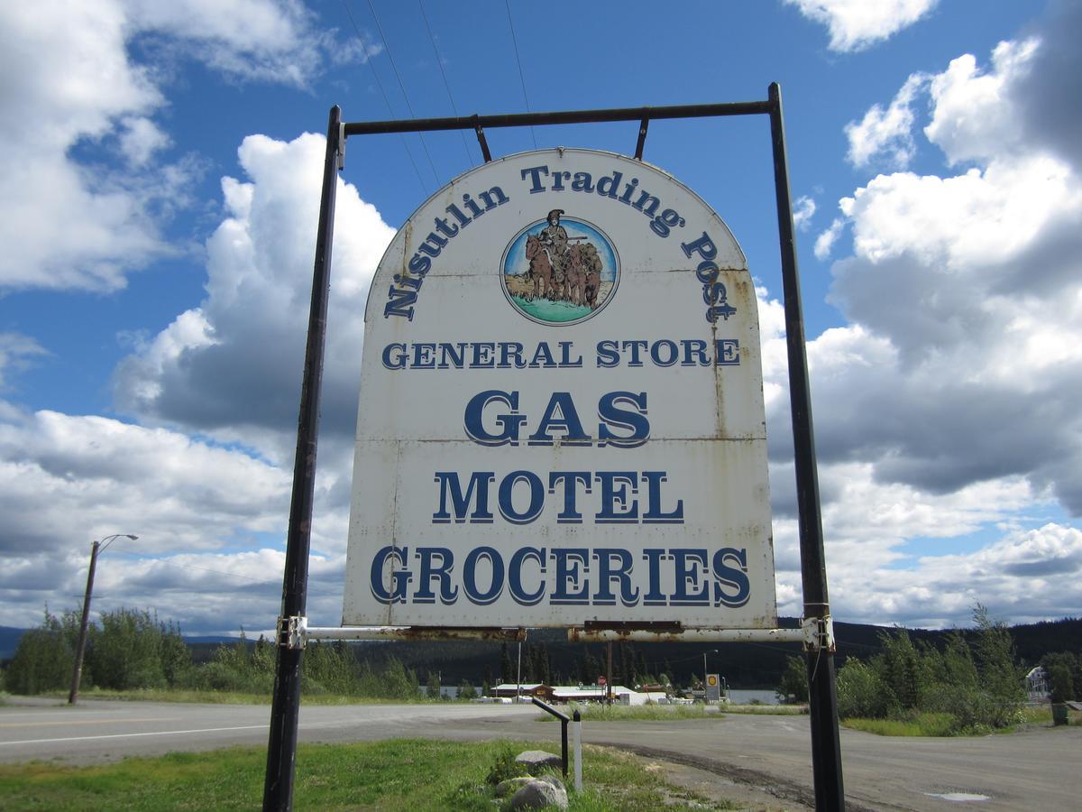 Nisutlin Trading Post Motel Teslin ภายนอก รูปภาพ